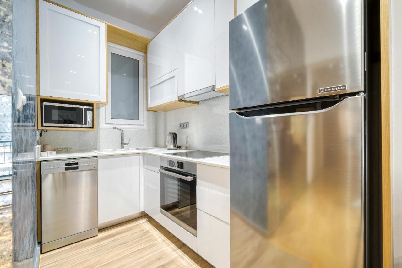 Stylish, Sunny New 2 Bedroom, Prime Central Athen Eksteriør billede