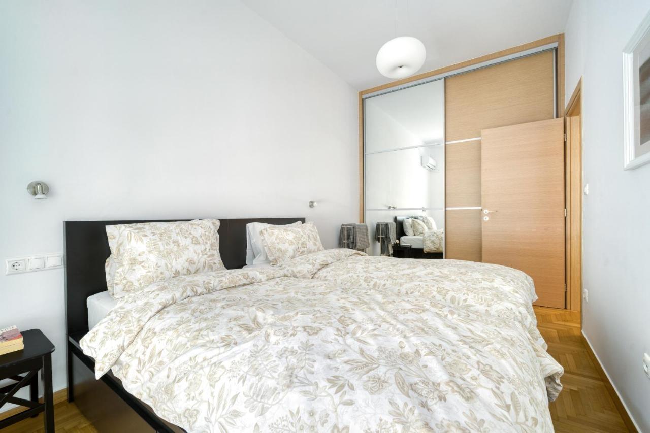 Stylish, Sunny New 2 Bedroom, Prime Central Athen Eksteriør billede