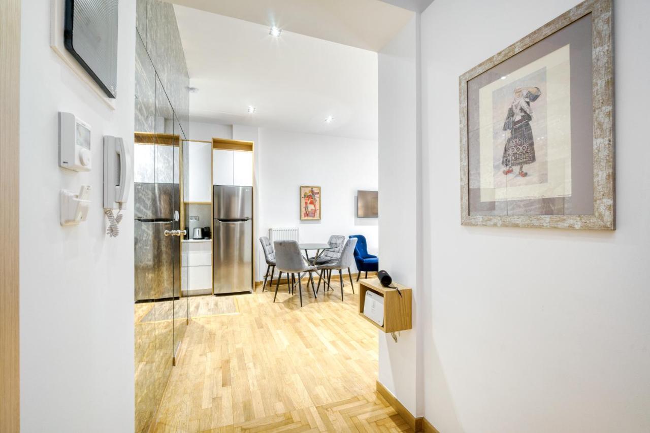 Stylish, Sunny New 2 Bedroom, Prime Central Athen Eksteriør billede